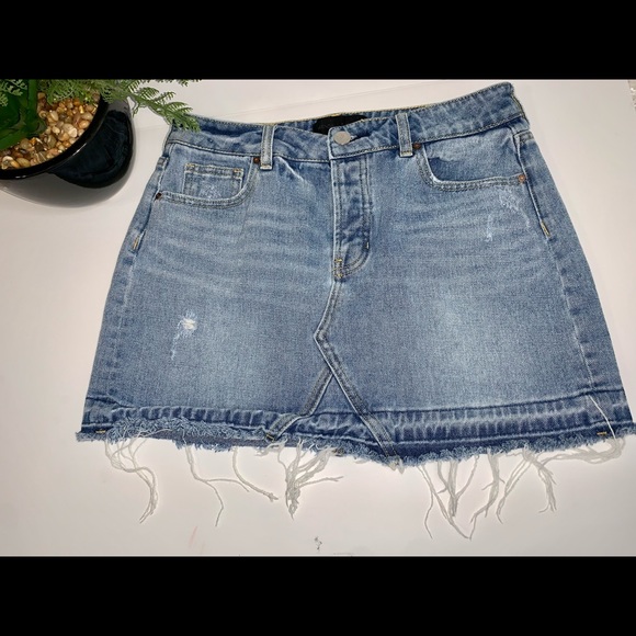Kendall + Kylie Distressed Jean Skirt - Picture 3 of 6